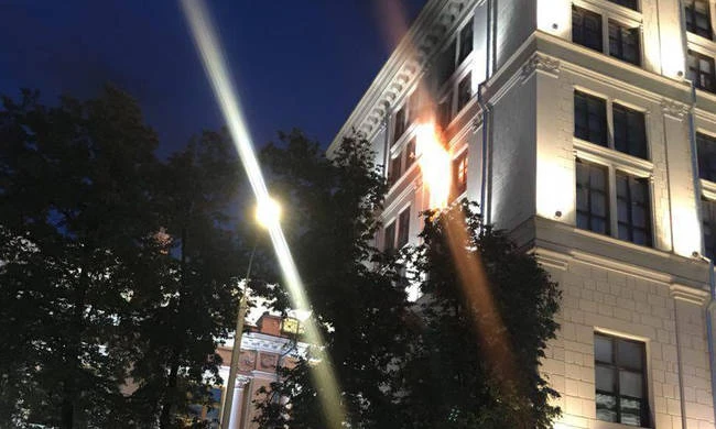ΕΚΤΑΚΤΟ: Φωτιά στο κτίριο της Κεντρικής Τράπεζας στην Ρωσία (εικόνες, βίντεο)